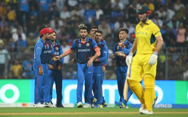 AUS vs AFG अफगानिस्तान के खिलाफ ऑस्ट्रेलिया का टाॅप ऑर्डर बिखरा एक के बाद एक लगातार गिर रहे हैं विकेट