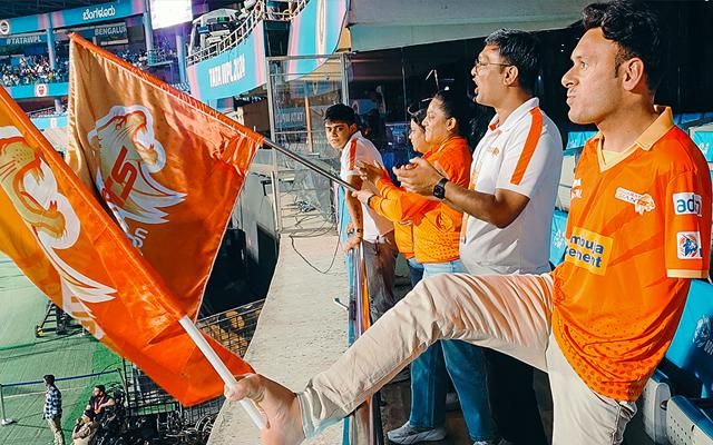 WPL 2024: पैरा क्रिकेटर Amir Hussain Lone बैंगलोर में गुजरात जायंट्स को सपोर्ट करने पहुंचे