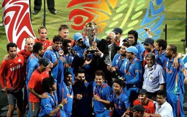 युवराज सिंह से लेकर सचिन तेंदुलकर तक कई दिग्गज क्रिकेटरों ने भारत की World Cup 2011 की जीत पर दिए रिएक्शन