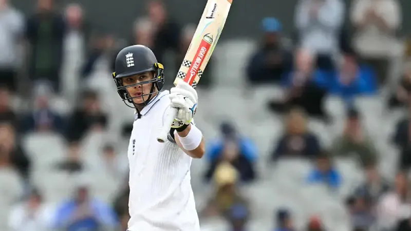 Jamie Smith thanks mentor Ian Bell after maiden international ton