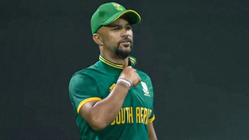 WATCH: South Africa coach JP Duminy comes out to field against Ireland